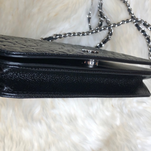 Black Caviar Camellia Charm Chain Wallet On Chain - Picture 6 of 11